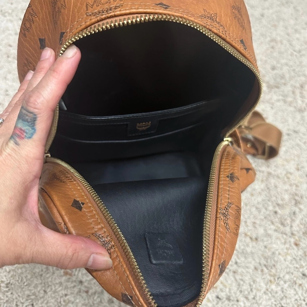 Authentic MCM Medium size backpack - Picture 8 of 12